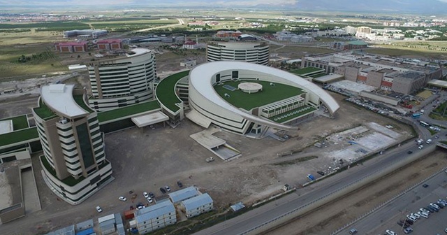 Erzurum Şehir Hastanesi hizmete açılmak için gün sayıyor