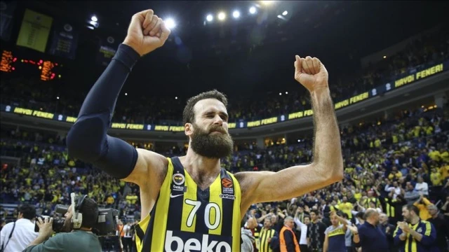 Fenerbahçe, Datome&#039;nin sözleşmesini uzattı