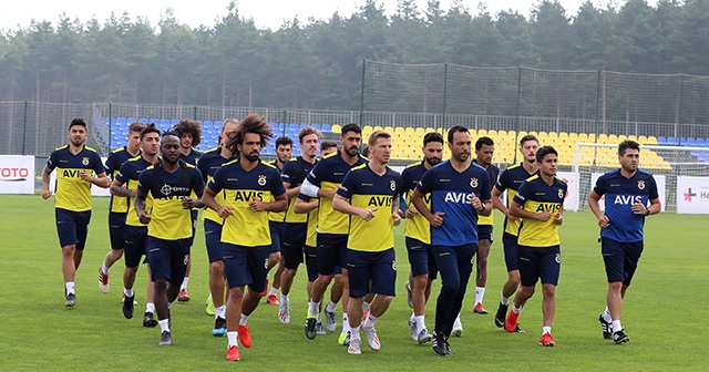 Fenerbahçe günün ilk idmanını yaptı