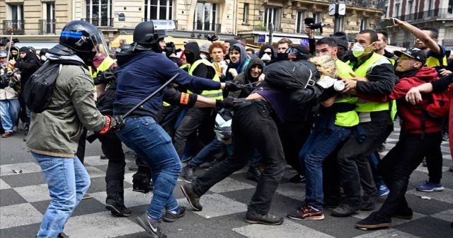 Fransa&#039;da Ulusal Bayram kutlamalarında 152 gözaltı