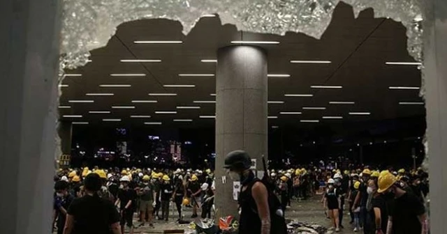 Hong Kong'da sular durulmuyor