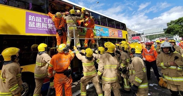 Hong Kong&#039;da trafik kazası: 77 yaralı