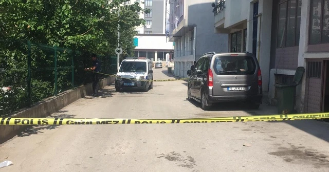 Husumetlisini kafe önünde tabancayla vurarak öldürdü