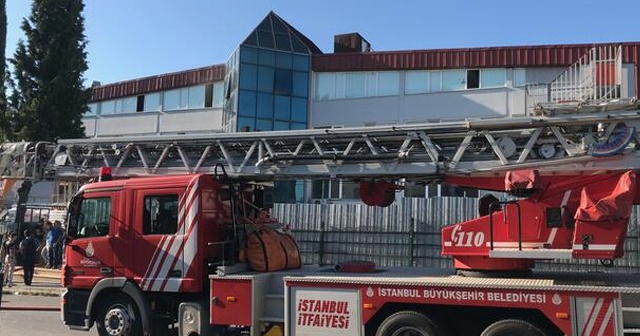 İstanbul'da fabrika yangını: Çok sayıda işçi dumandan etkilendi