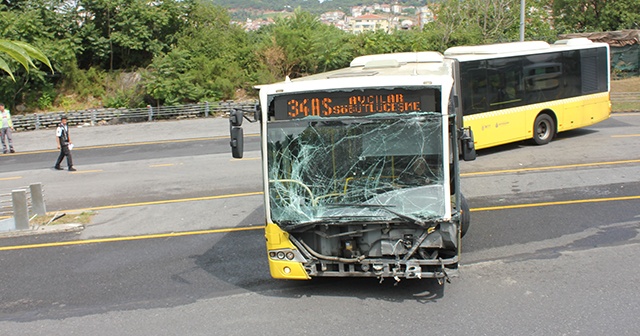 İstanbul Üsküdar&#039;da metrobüs kazası!