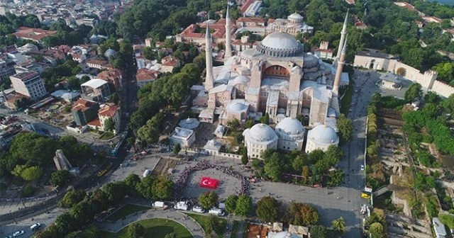 İstanbul ve Londra&#039;da eş zamanlı 15 Temmuz anması