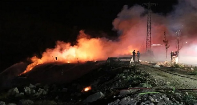 İzmir'de geri dönüşüm alanında korkutan yangın