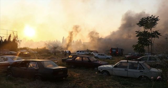 İzmir&#039;de yediemin otoparkında çıkan yangın söndürüldü