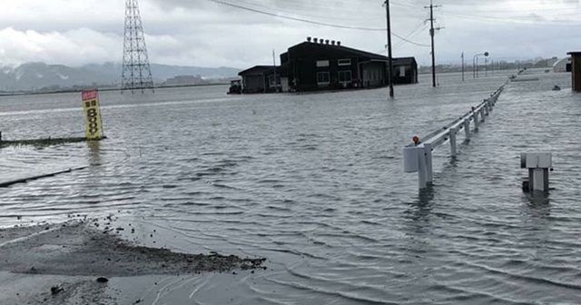 Japonya&#039;da sel uyarısı sonrası binlerce kişi tahliye edildi!