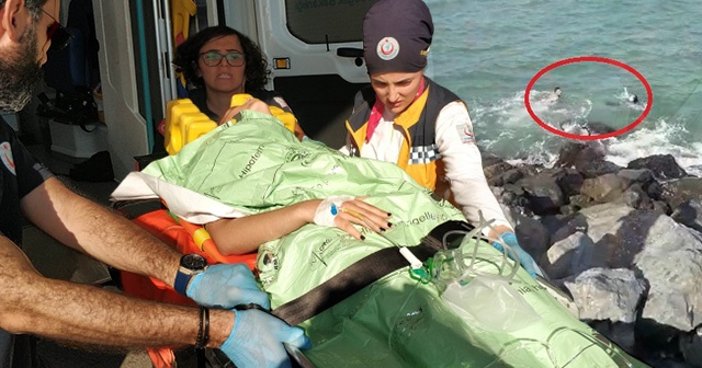 Kayalıklardan denize düşen kızı vatandaşlar kurtardı