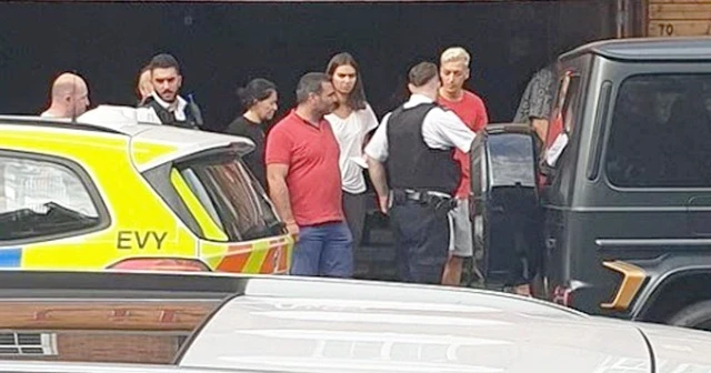 Mesut Özil'e bıçaklı saldırı girişimi