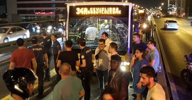 Metrobüs yolunda kaza: İki yaralı