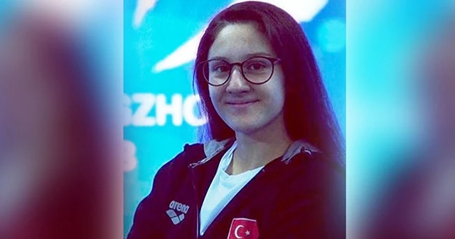 Milli yüzücü Beril Böcekler'den tarihi başarı