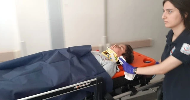 Minibüs durmadan atlayınca yaralandı
