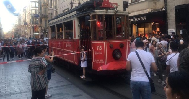 Nostaljik tramvayın elektrik halatı koptu, seferler durdu