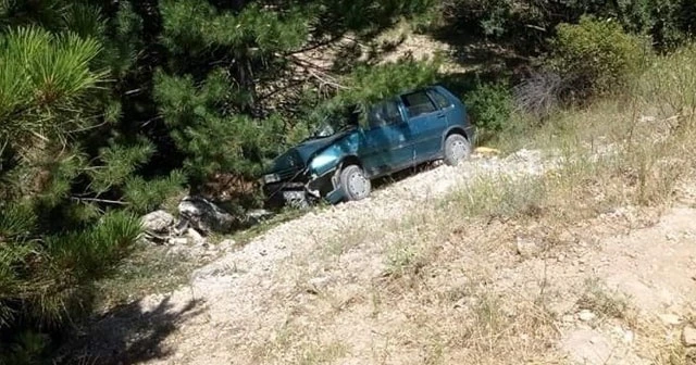 Otomobil şarampole yuvarlandı: 1 ölü, 1 yaralı