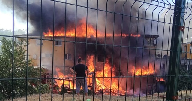 Pendik&#039;te yangın paniği