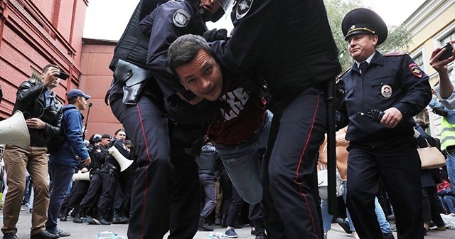 Rusya&#039;da yerel seçimler öncesi protesto