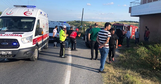 Sakarya’da otomobil takla attı: 3 yaralı