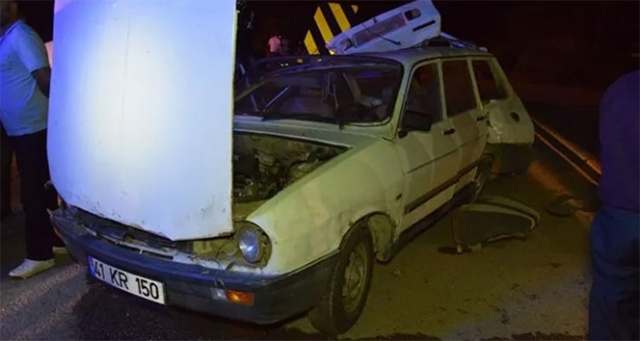 Sakarya&#039;da panelvan ile otomobil çarpıştı! 5 yaralı