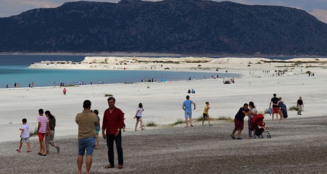 Salda Gölü turist sayısında rekora koşuyor