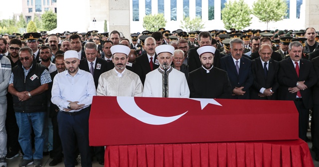 Şehit Jandarma Astsubay Üstçavuş Tokur son yolculuğuna uğurlandı