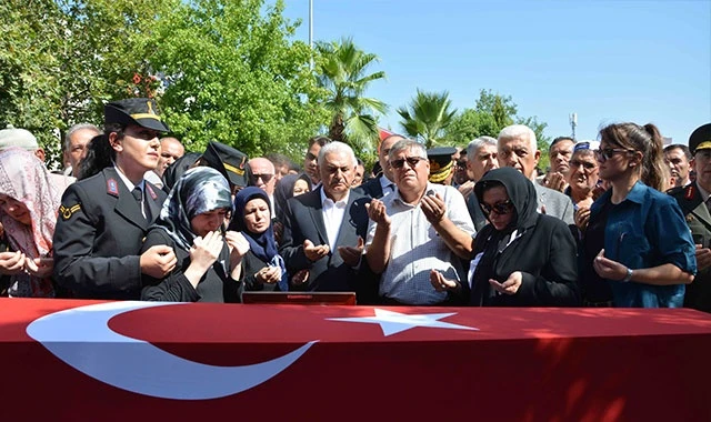 Şehit Üsteğmen son yolculuğuna uğurlandı