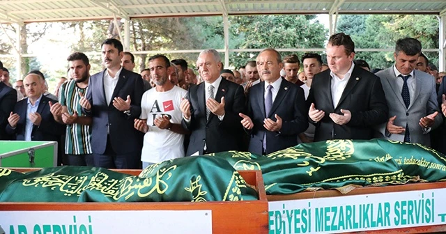 Selde hayatını kaybeden anne ve 2 kızı son yolculuklarına uğurlandı