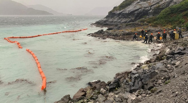 Şili&#039;de 40 bin litre akaryakıt denize döküldü