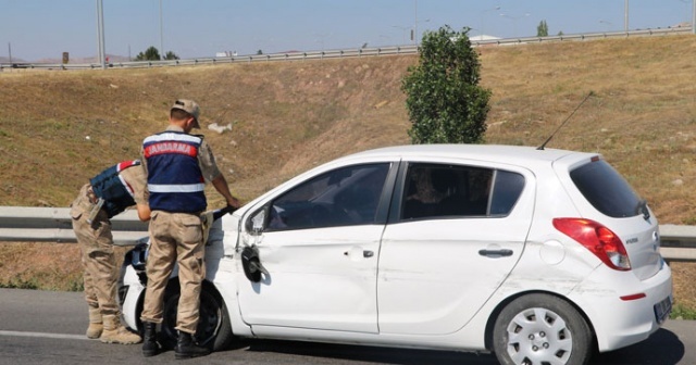 Sivas&#039;ta trafik kazası: 3 yaralı