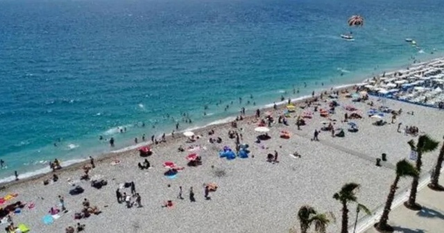 Suriyelilere plaj yasağına Gazipaşa Belediye Meclisi&#039;nden ret