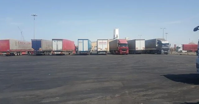 Suudi Arabistan'da 85 Türk TIR'ı günlerdir limanda bekletiliyor