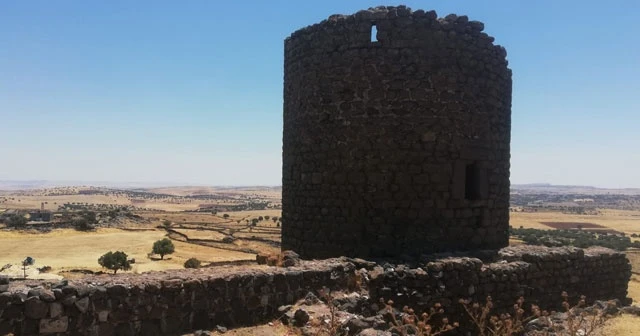 Tarihi kale ahır olarak kullanılıyor