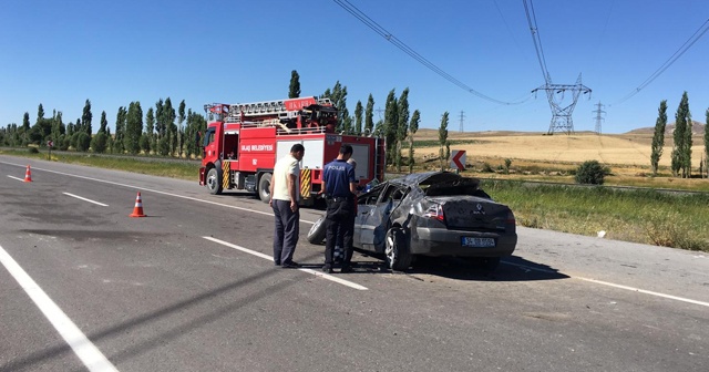 Tekeri patlayan otomobil takla attı: 3 yaralı