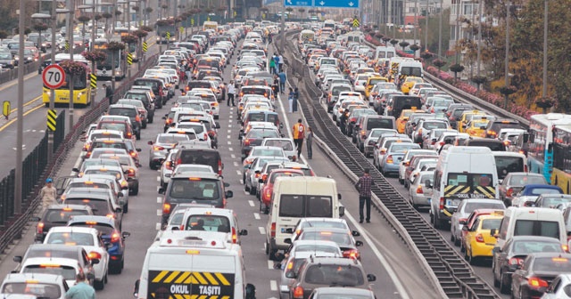 Trafikte kalmak İstanbulluya pahalıya patlıyor