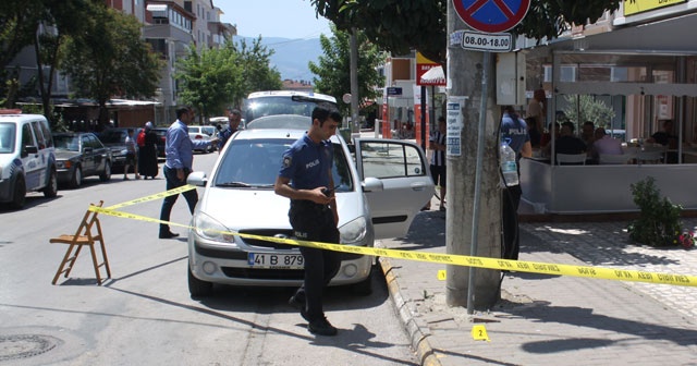 Trafikte kendisine yol vermeyen gence defalarca ateş etti