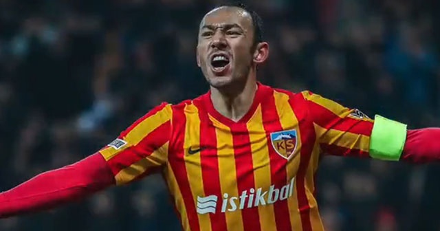 Umut Bulut bir yıl daha Kayserispor'da