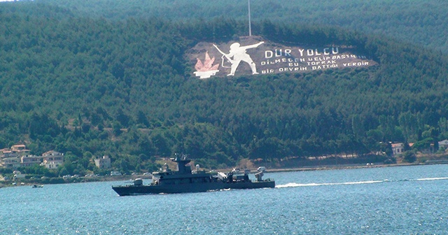 Yunan savaş gemisi füzeler açık vaziyette geçti!