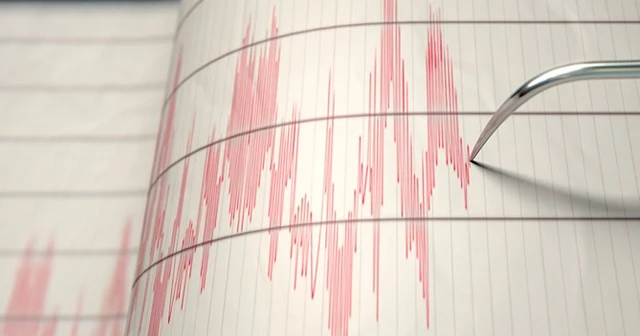 Yunanistan'da deprem! Halk binaları boşalttı