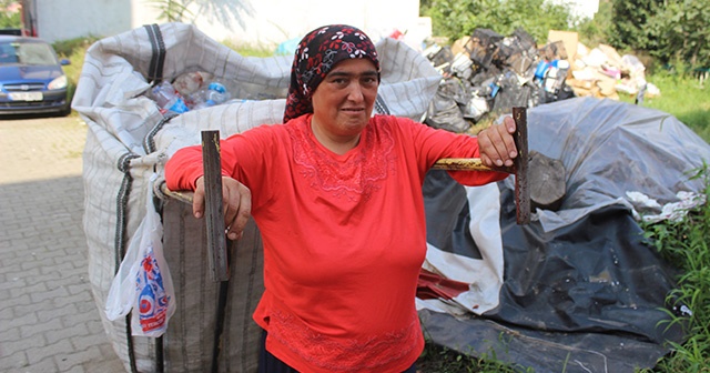 &#039;Her şey çocuklarım için&#039; dedi, parasını çöpten kazanmaya başladı