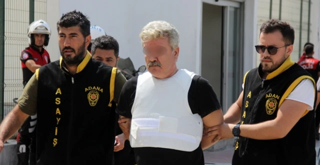3 komşusunu kendisini öldüreceklerini zannettiği için katletmiş