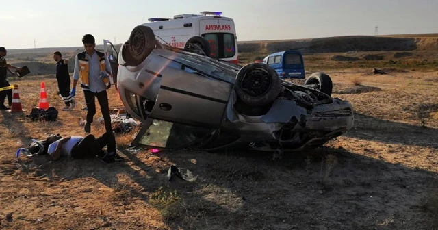 Aksaray&#039;da hafif ticari araç şarampole devrildi: 5 yaralı