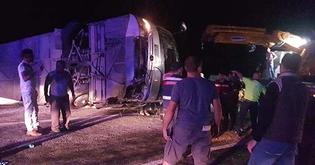 Antalya&#039;da tur otobüsü devrildi: Çok sayıda yaralı var