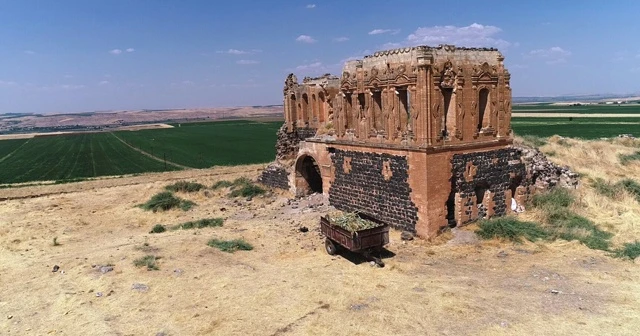 Asırlık kasır ahır olarak kullanıyor