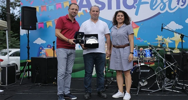 Assan Hanil uzun yıllar görev yapan çalışanlarını ödüllendirdi