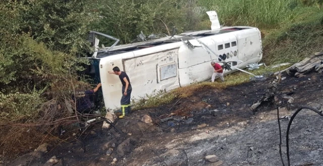 Aydın'da servis otobüsü tarlaya uçtu: Çok sayıda yaralı var