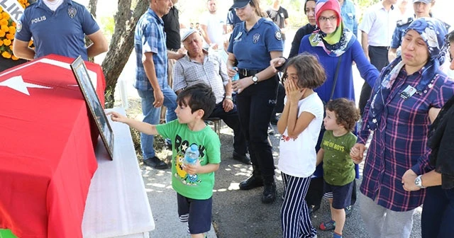 Babasına son kez dokundu