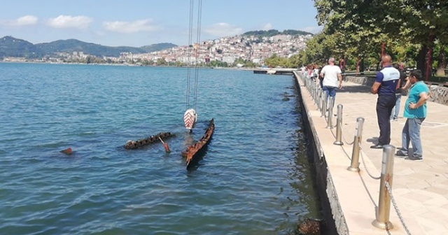 Batık gemiyi çıkartma çalışmaları başladı