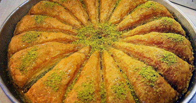 Bayram yaklaştı, baklava ve çikolataya ilgi arttı