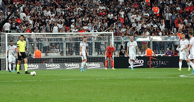 Beşiktaş&#039;ta Quaresma&#039;ya hem destek hem protoste